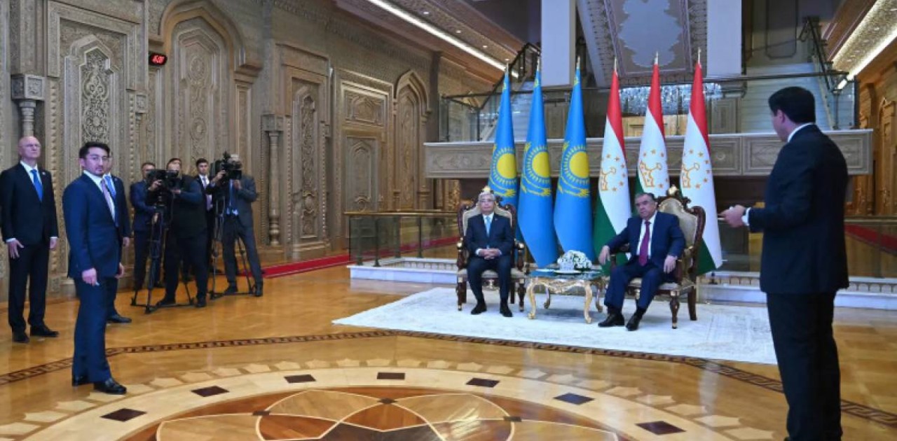 Тоқаев пен Рахмонға электрондық үкімет саласындағы ынтымақтастық туралы есеп берілді