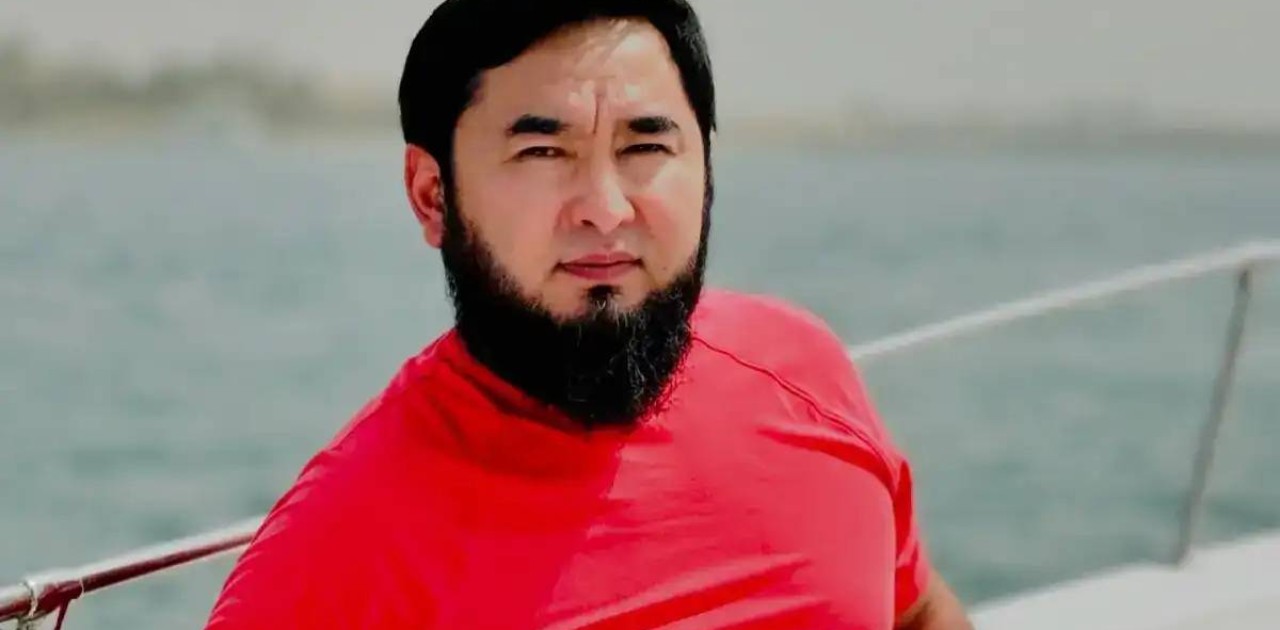 «Мектепте мини юбка киген қыздар жүкті болып жатыр»: Атышулы блогер мәлімдеме жасады