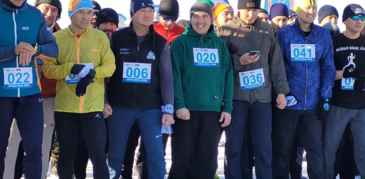 Жеңіске бірге жүгір: Елордада 100-ге жуық отбасы жүгірісте жүлдеге таласты