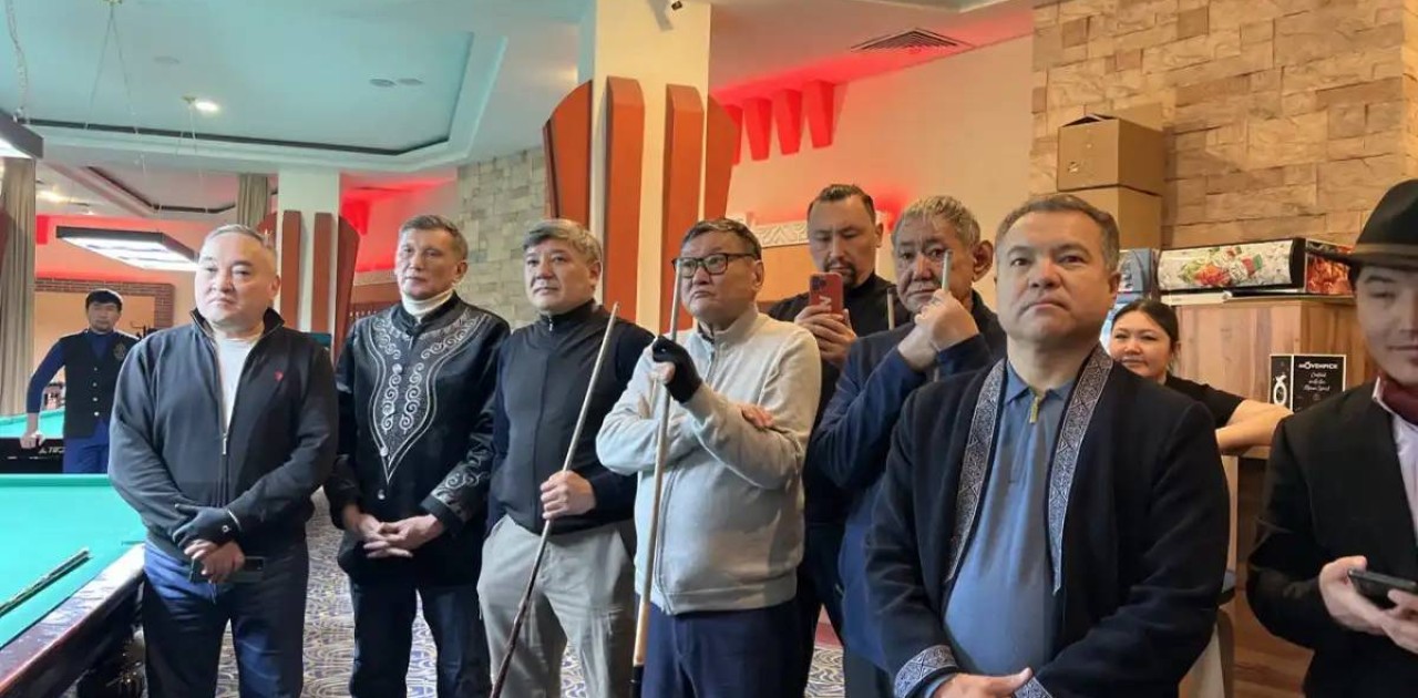 Елордада зиялы қауым өкілдері мен журналистер арасында бильярдтан турнир өтіп жатыр