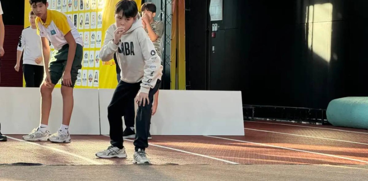 «Біз АИТВ-тің таралуына қарсымыз»: Астанада оқушылар мен студенттер спорт түрлерінен жарысты