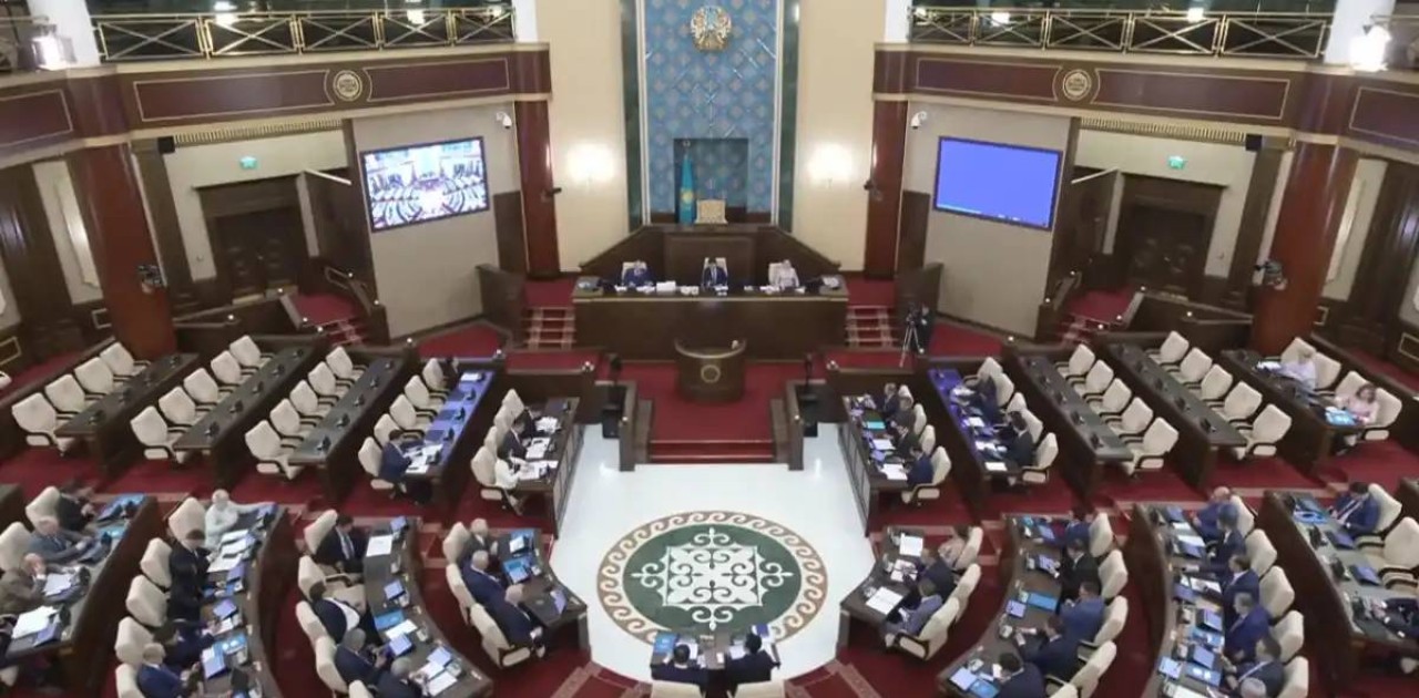 ҚҚС 16 пайыз болып белгіленді: мәжілісте жаңа Салық кодексі қабылданды
