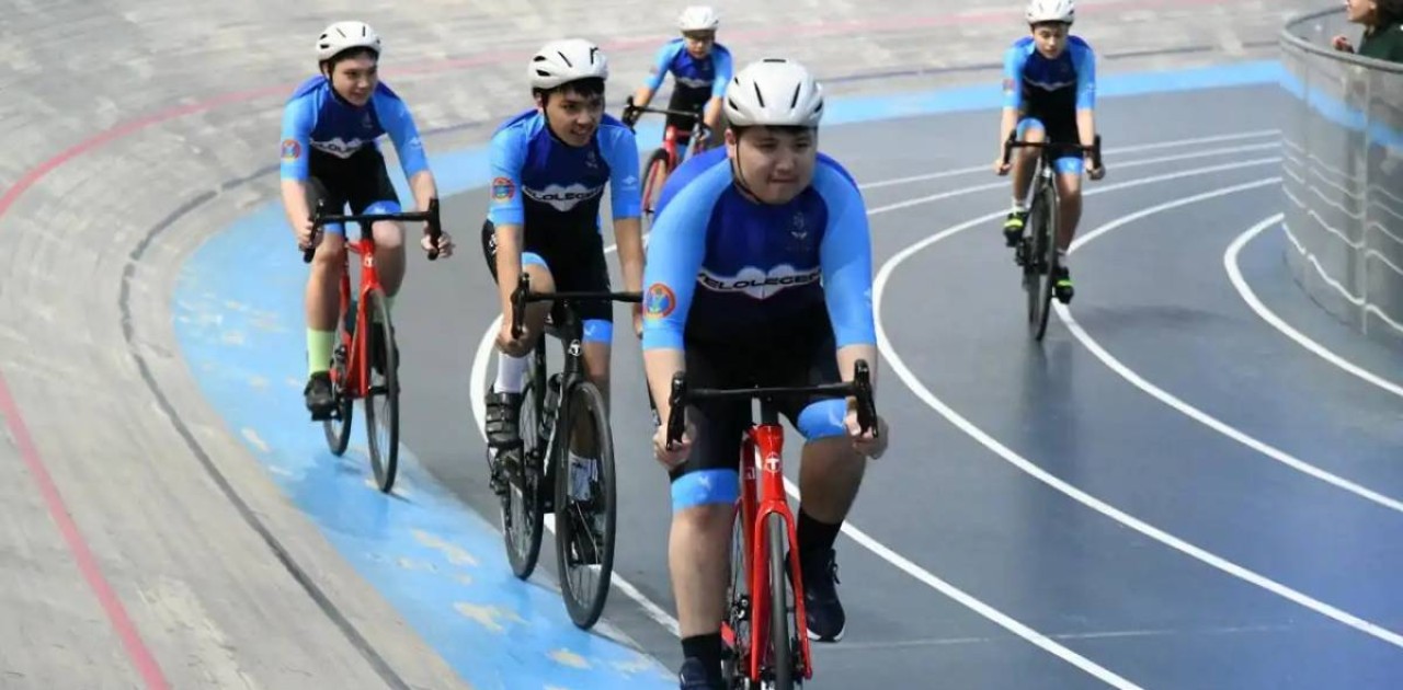 Велоспорт - баршаға: Астанада аутизмі бар балалар велотрекпен айналысады