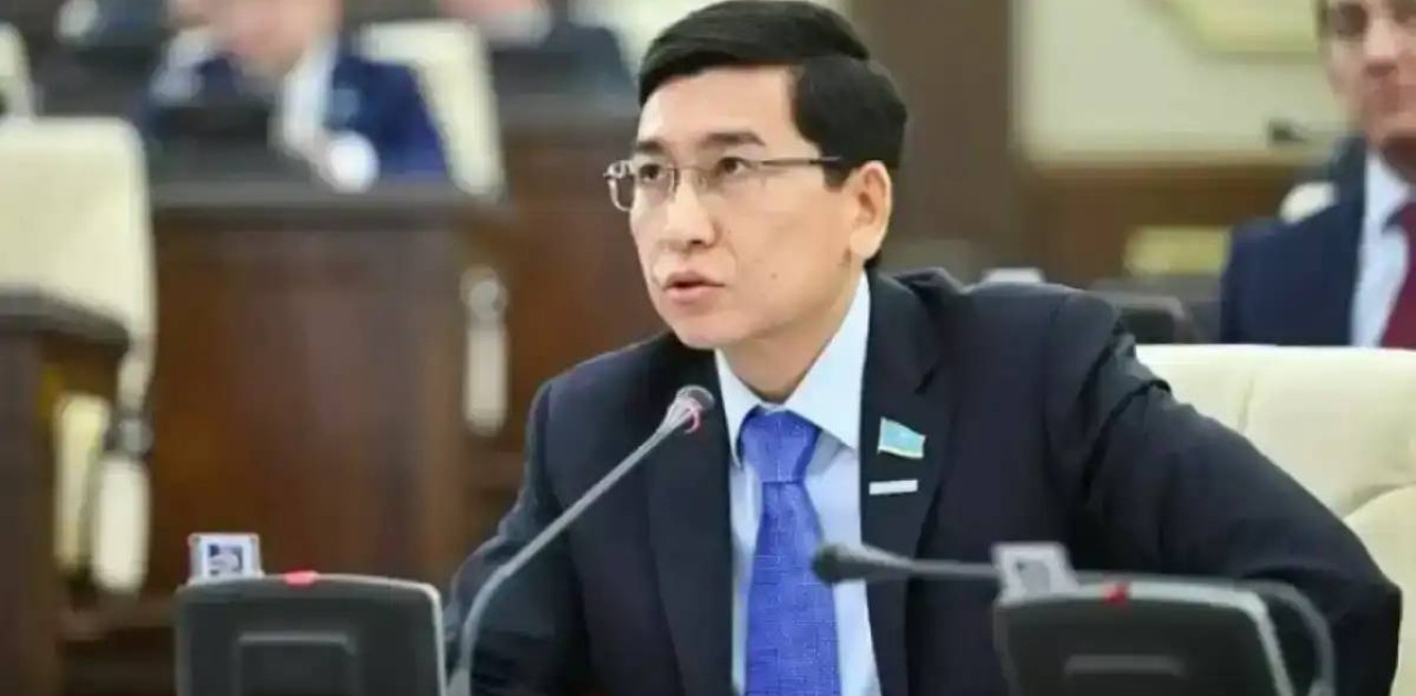 «Ағылшын тілі емтиханынан өте алмай жүр»: Аймағамбетов магистратураға түсу ережелерін өзгертуді ұсынды