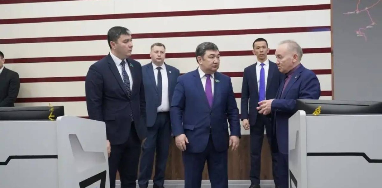 Сенаторлар цифрландырудың артықшылығы мен қаупі туралы мәселелерді талқылады