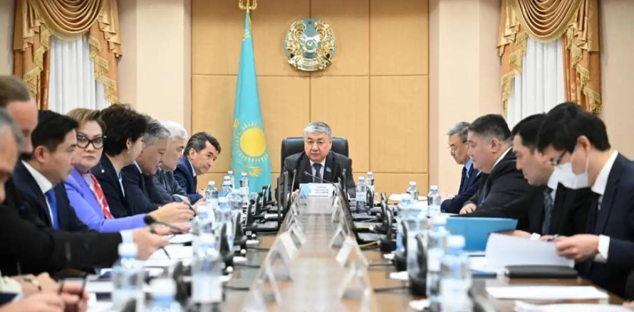 Сенаторлар азаматтық авиацияны дамыту жолдарын талқылады