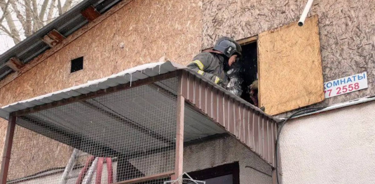 Астаналық өрт сөндірушілер 15 адамды эвакуациялады