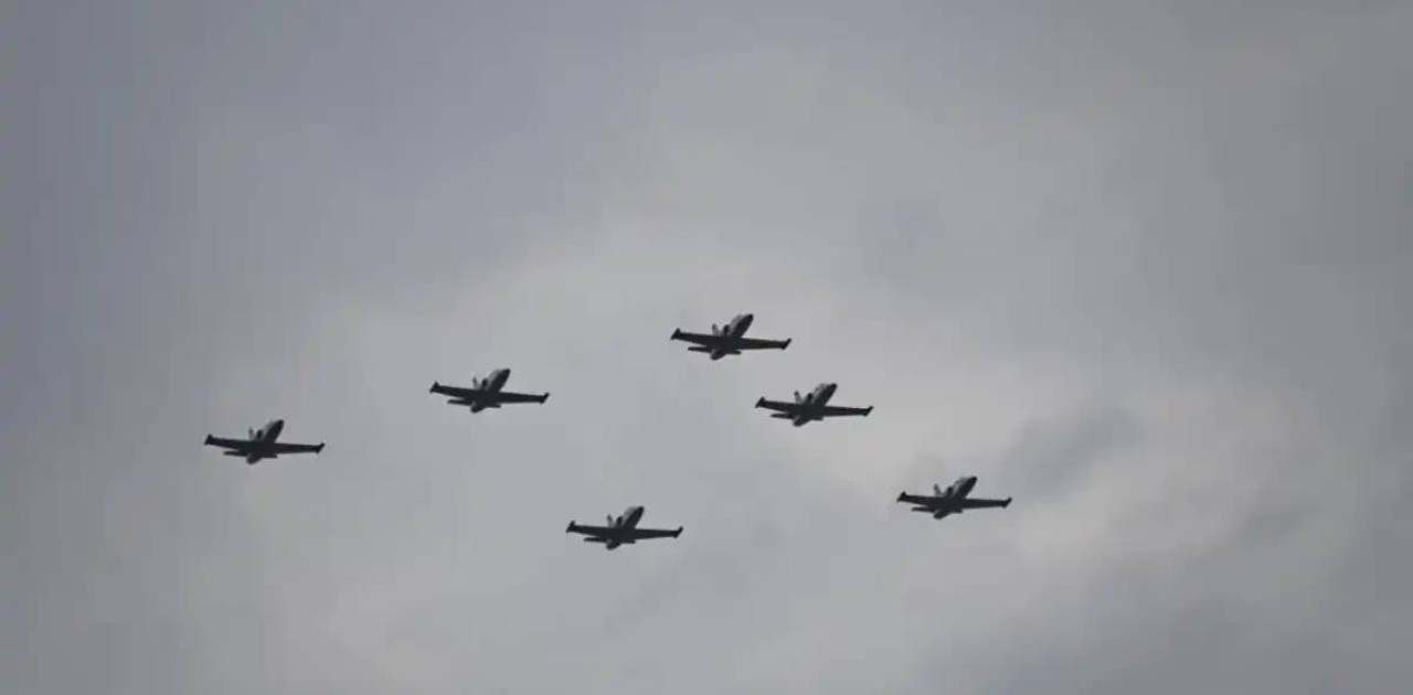 Жеңістің 80 жылдығы: Қарағандыда әскери авиация жаттығулары өтіп жатыр