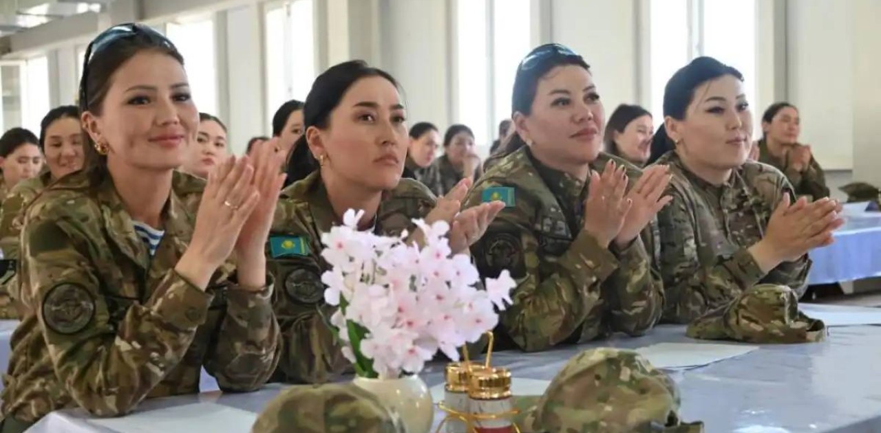 Елордада әскери шеруге қатысатын қыз-келіншектерге арналған тренинг өтті