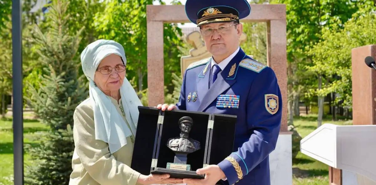 Бауыржан Момышұлының туған жерінде ескерткіш тақта ашылды