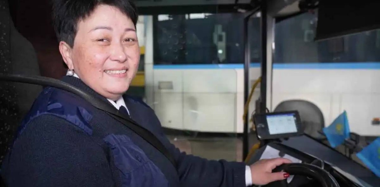 «Автобус жүргізу – асыл арманым болды»: нәзік жанды астаналық жүргізушімен сұхбат