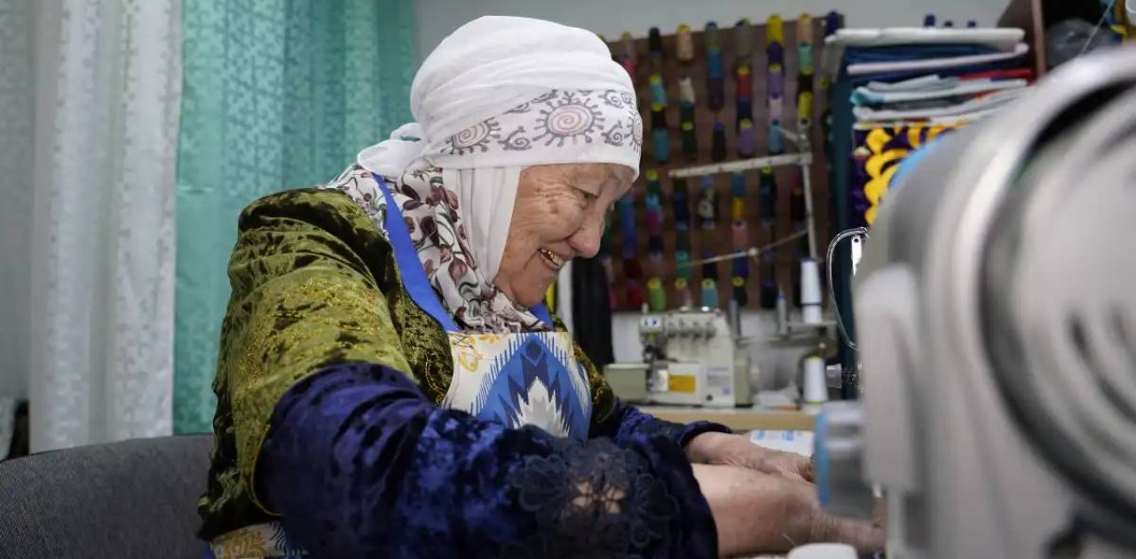 «Сүйікті ісіммен айналысқанда шаршағанымды ұмытып кетемін»: 81 жастағы астаналық кәсіпкер әже құпиясын бөлісті