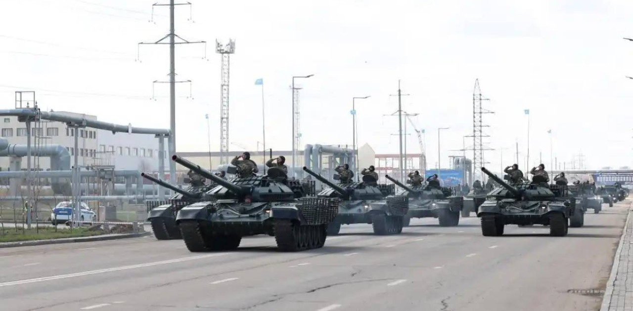 Қорғаныс министрі әскери шеруге дайындықты тексерді