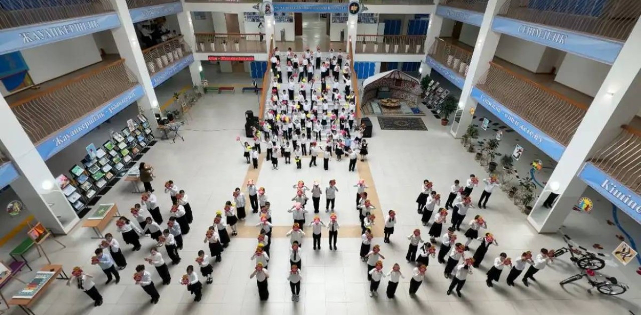 Елорда мектебінде оқушылар ұстаздарына ерекше алғыс білдірді