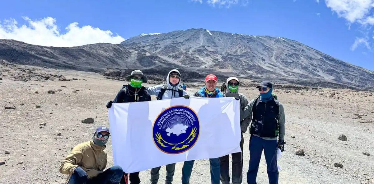Килиманджаро шыңы Қазақстан халқы Ассамблеясының 30 жылдығына орай бағындырылды