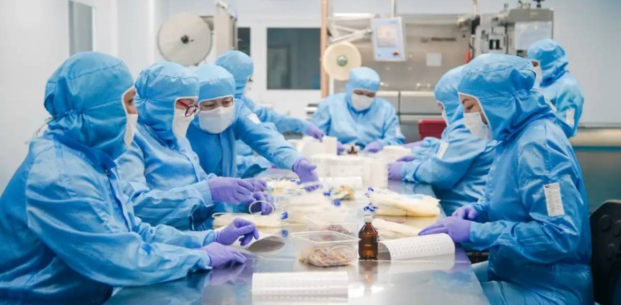 Астаналық жұмысшылар заманауи медициналық өнім шығаруға үлес қосып жатыр