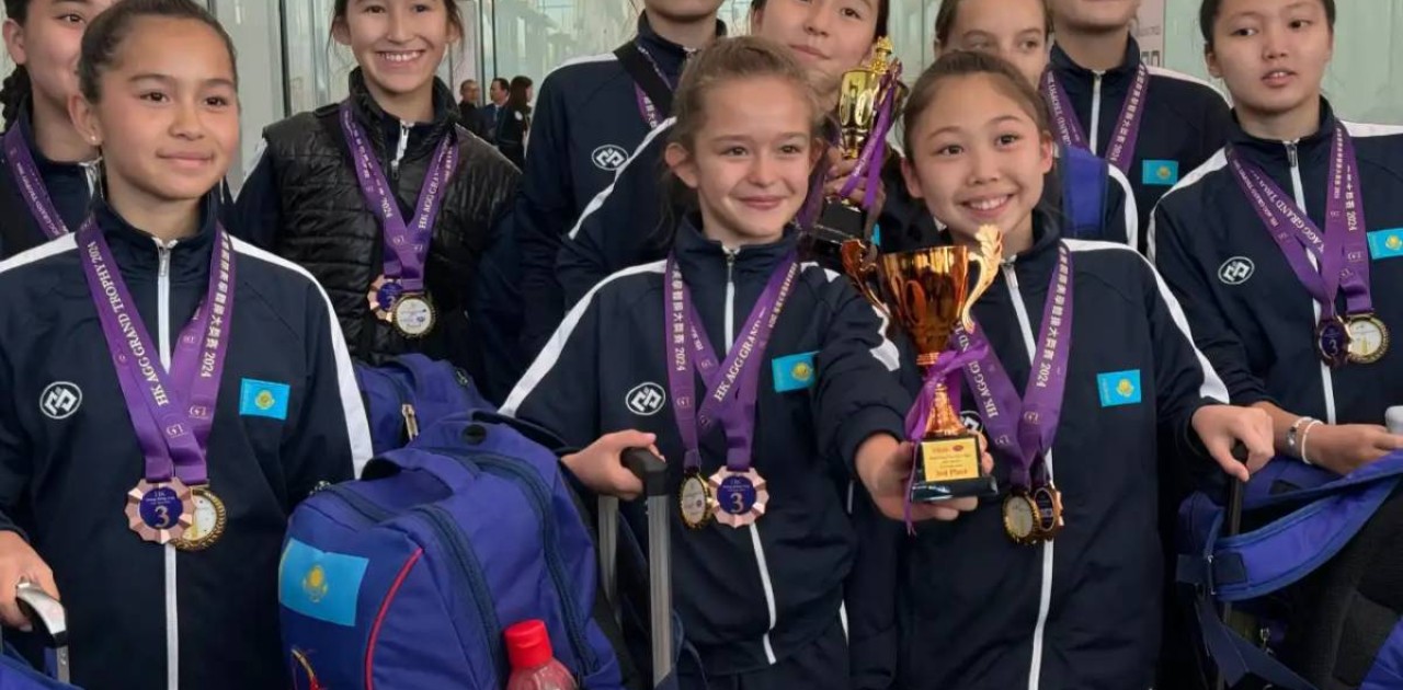 Астаналықтар Азия чемпионаты мен әлем кубогінің жүлдегерлерін әуежайдан күтіп алды