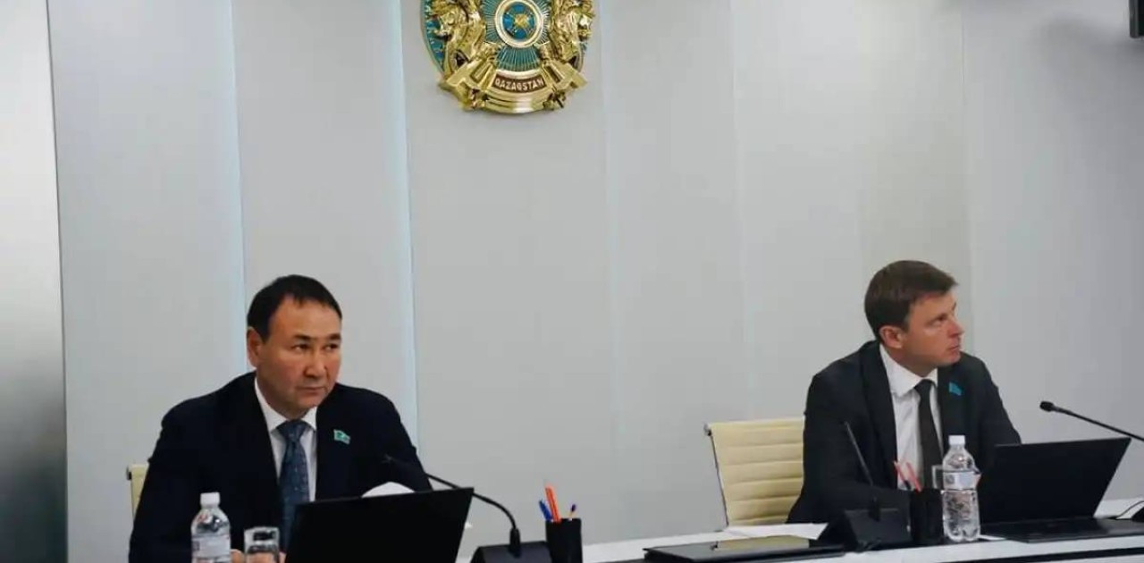 Астана қаласы мәслихатында автомобиль жолдары саласындағы жөндеу жұмыстарының барысы талқыланды