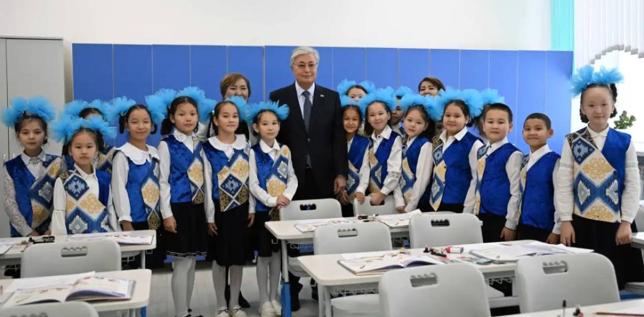 Президент Хромтаудағы мектепке автобус сыйлады