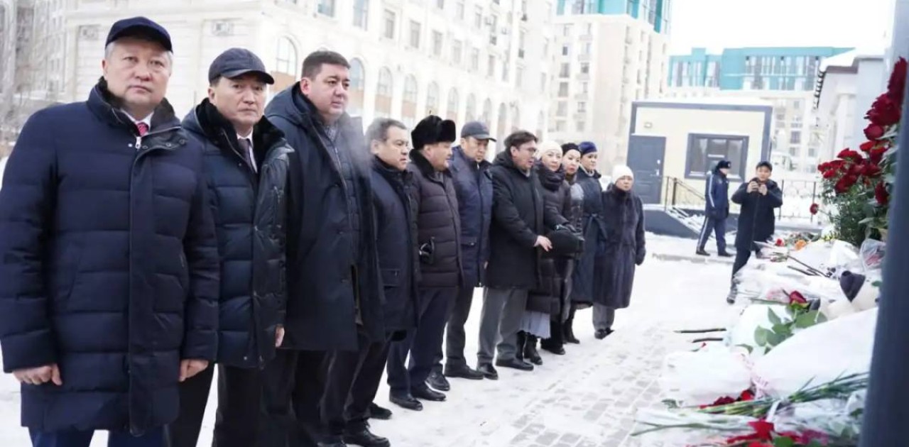 Мәслихат депутаттары әуе апатынан қаза тапқан азаматтарды еске алды