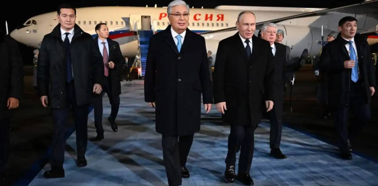 Тоқаев Путинді елорда әуежайынан қарсы алды