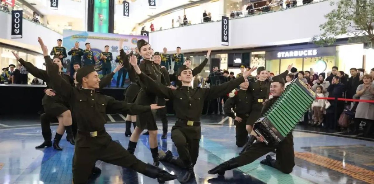 «Жеңіске 100 күн қалғанда»: Ұландықтар елордалықтарды тәнті етті