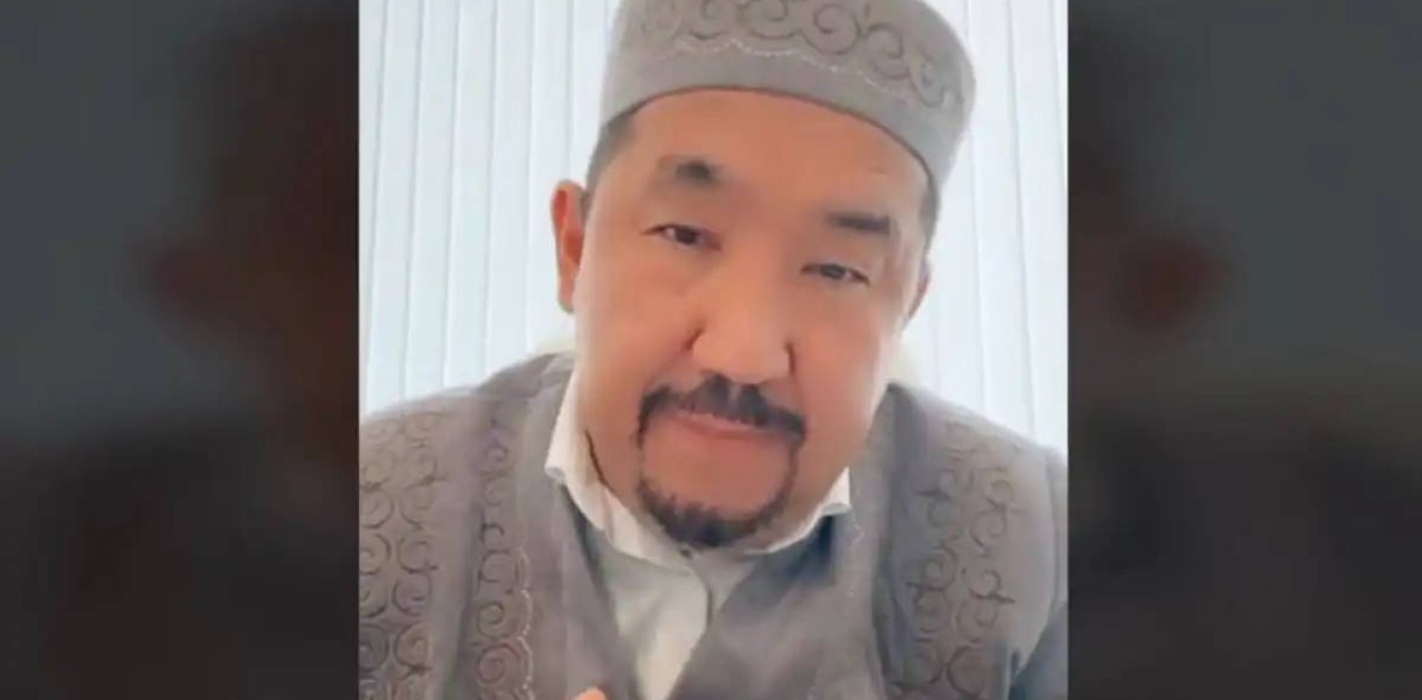 «Меккеге ұшақ бос бармайды, бірақ көршіге кірмейміз»: Нұрлан имам ұлтқа қызмет етуді бірінші орынға қоюға шақырды