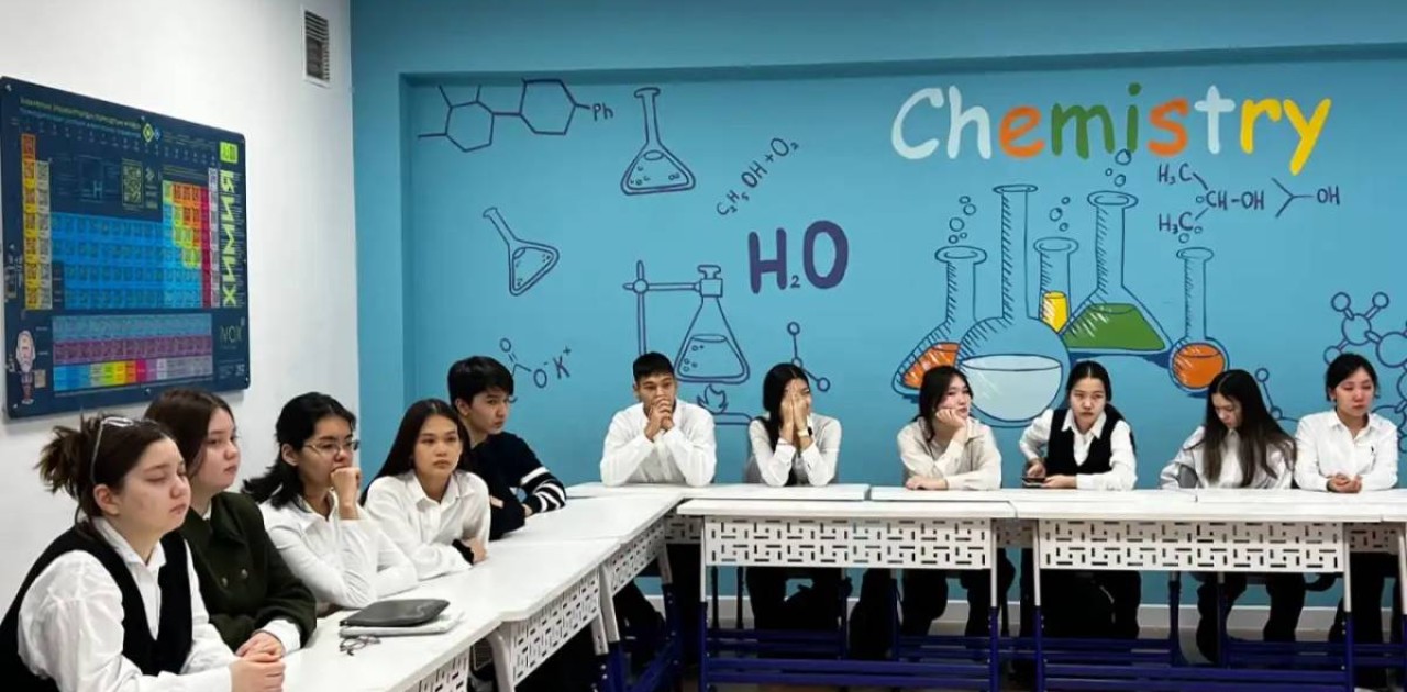 Астаналық зейнеткерлер оқушыларға  тігіншіліктің қыр-сырын үйретті