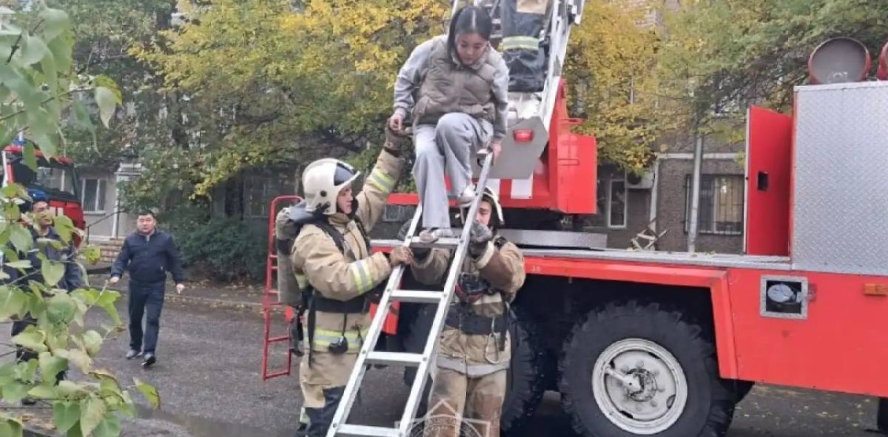 Шымкентте көпқабатты тұрғын үйден өрт шықты