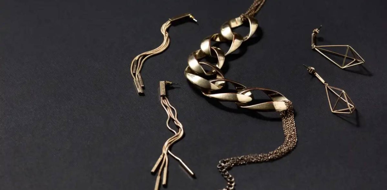 Қайтарылған активтер: 63 зергерлік бұйым аукционға шығарылды