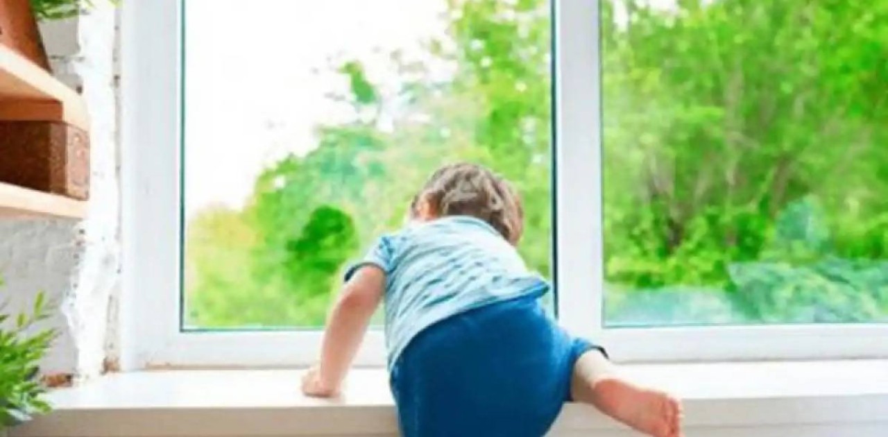 Елордада кәмелетке толмаған бала 8-қабаттан құлап кетті