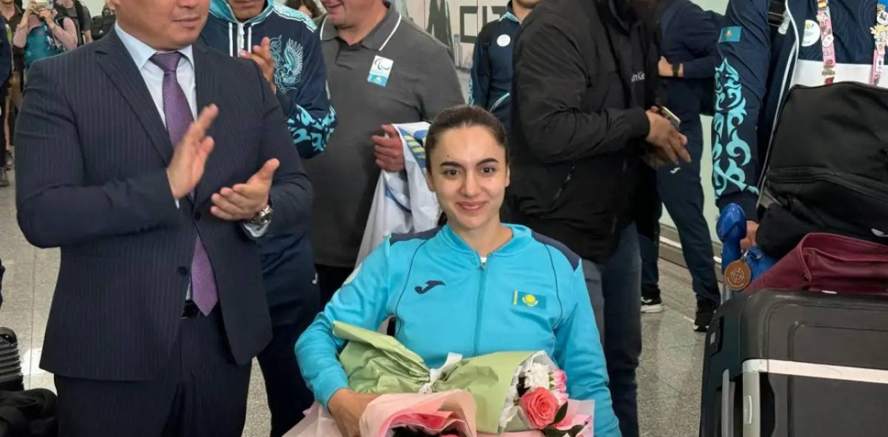 Париж Паралимпиадасы: Көк туымызды ұстаған Севда Алиева елге оралды