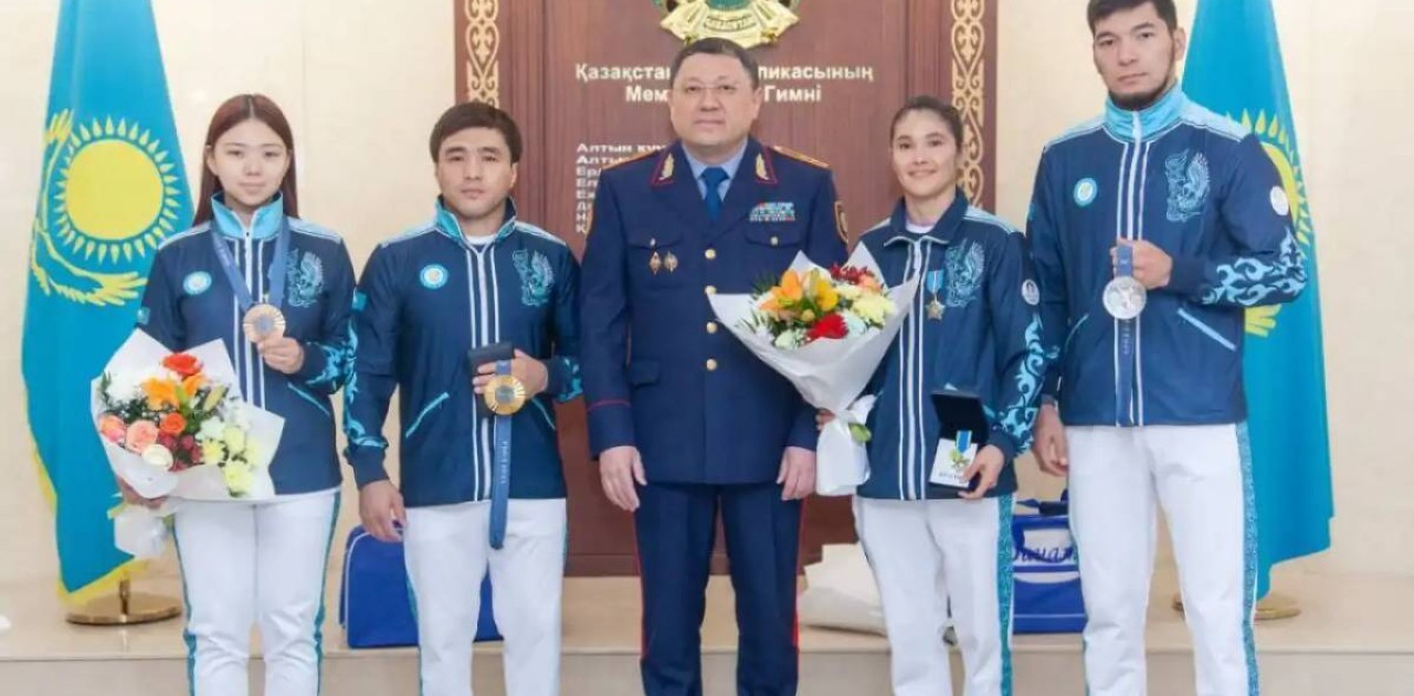 Ішкі істер министрі Олимпиада жүлдегерлерімен кездесті