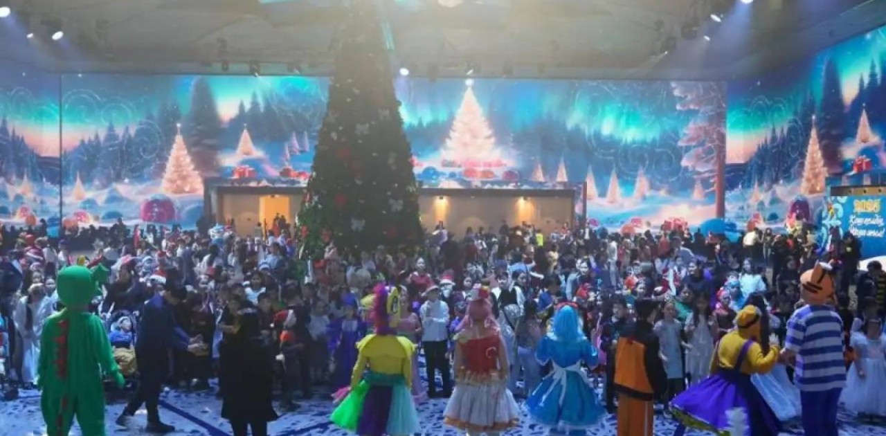 Астана әкімдігінің атынан балаларға арналған жаңа жылдық шырша мерекесі өтті