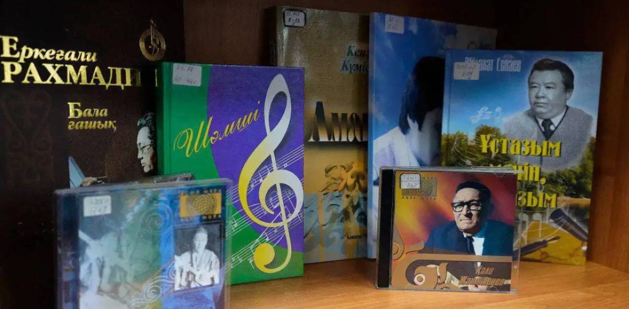 Алматыда «Шуағын төккен өрнектер» атты кітап көрмесі ашылды