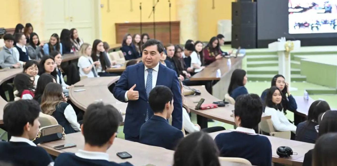 Дархан Жазықбай елорда жастарымен кездесті