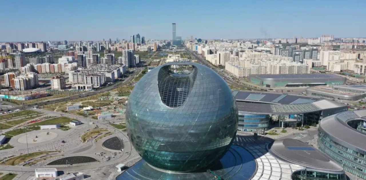 «Есіл» ауданында 80 мыңнан астам жасыл желек егілді