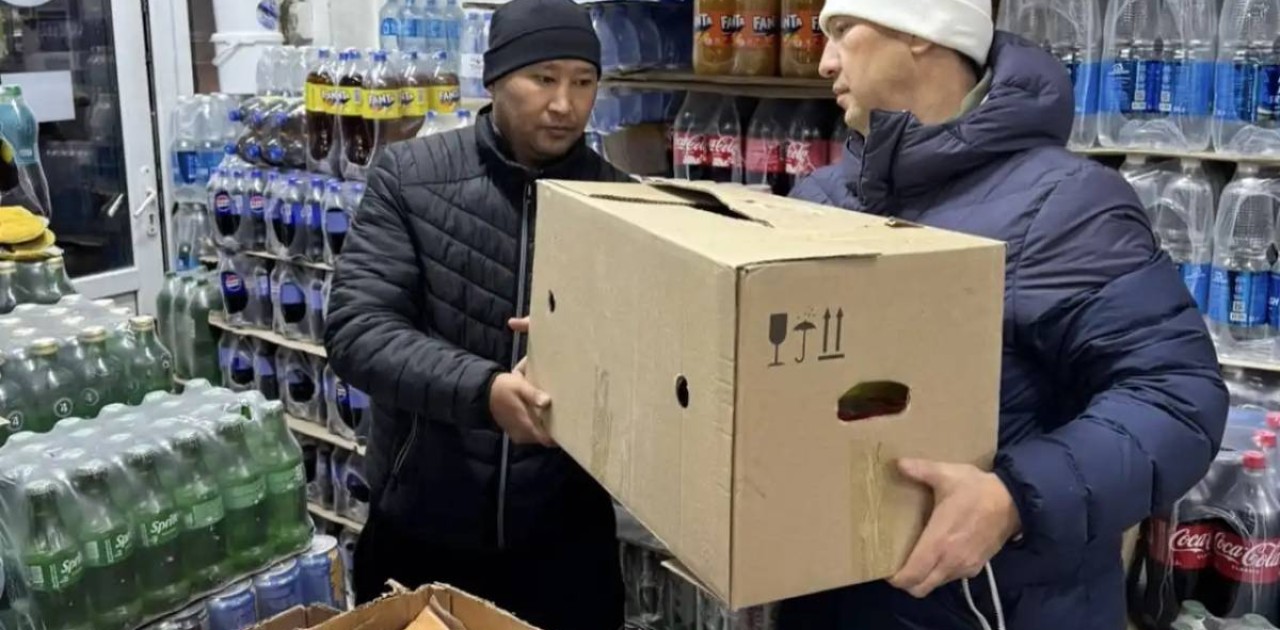 Мәслихат депутаттары зейнеткерлер мен аз қамтылған отбасыларға азық-түлік  таратты