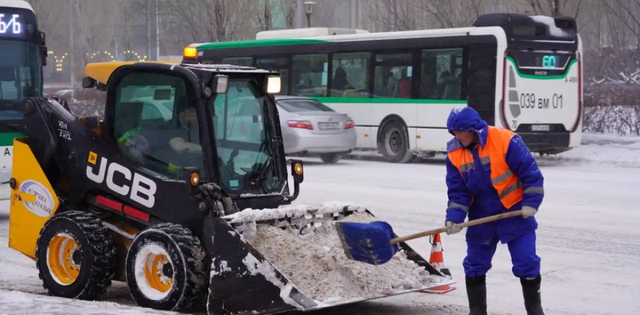 Астанада қар күреуге 2,6 мыңнан астам жол жұмысшысы шықты