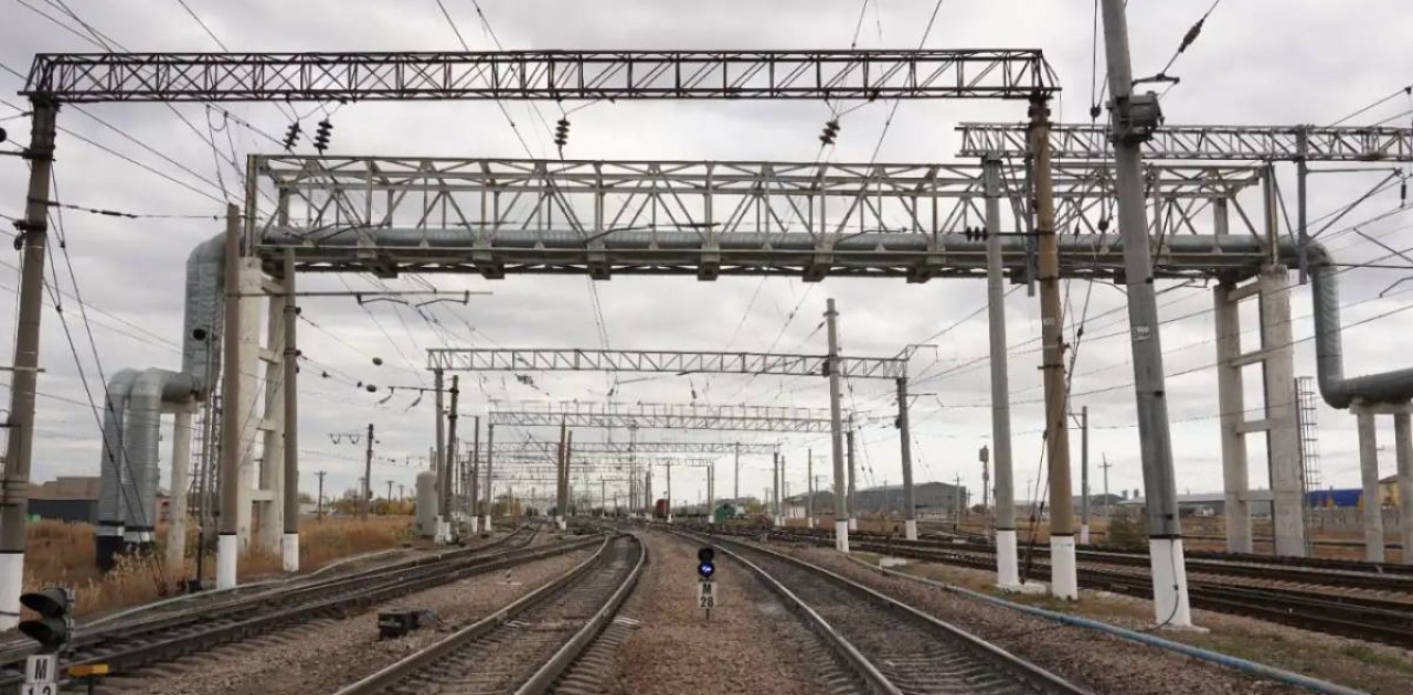 Батыс Қазақстанда жүк көлігі пойызға соғылды