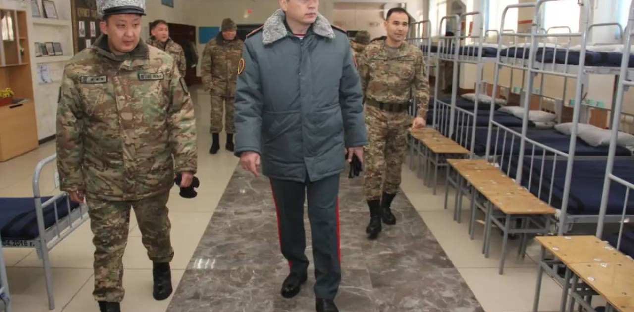 Ішкі істер министрінің орынбасары елордадағы әскери бөлімге барды