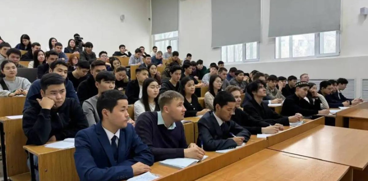 Астаналық оқушылар есірткінің зияны туралы диктант жазды