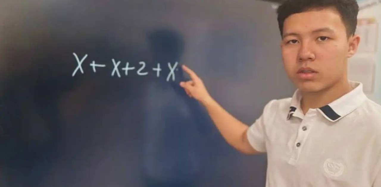 Елордалық вундеркинд оқушыға Асқар Жұмаділдаев 100$ сыйға тартты