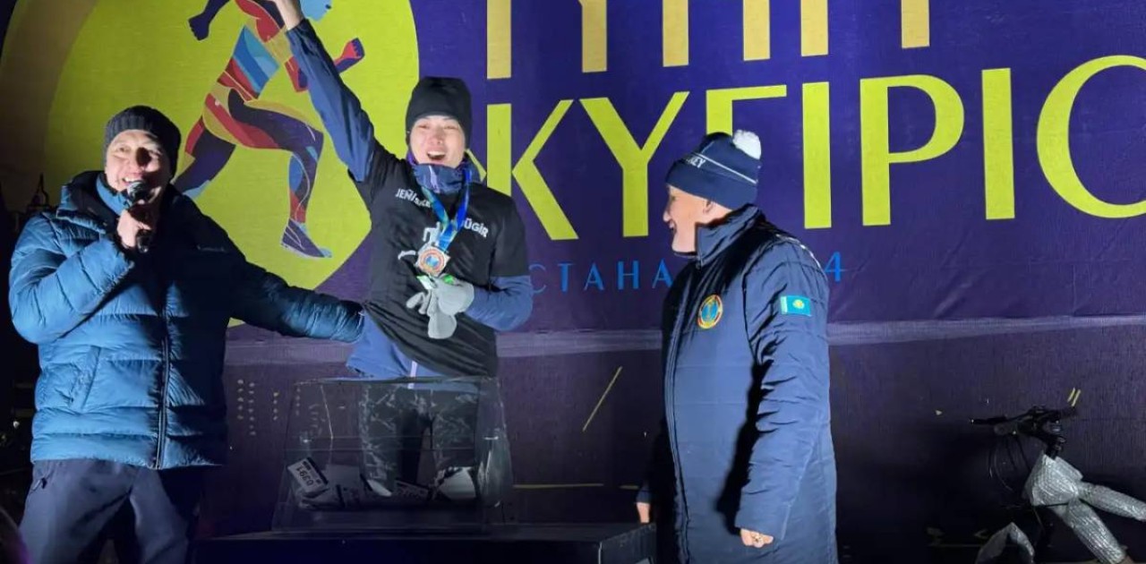 Жеңіске бірге жүгір: Астаналықтар ерекше түнгі жүгіріске қатысты
