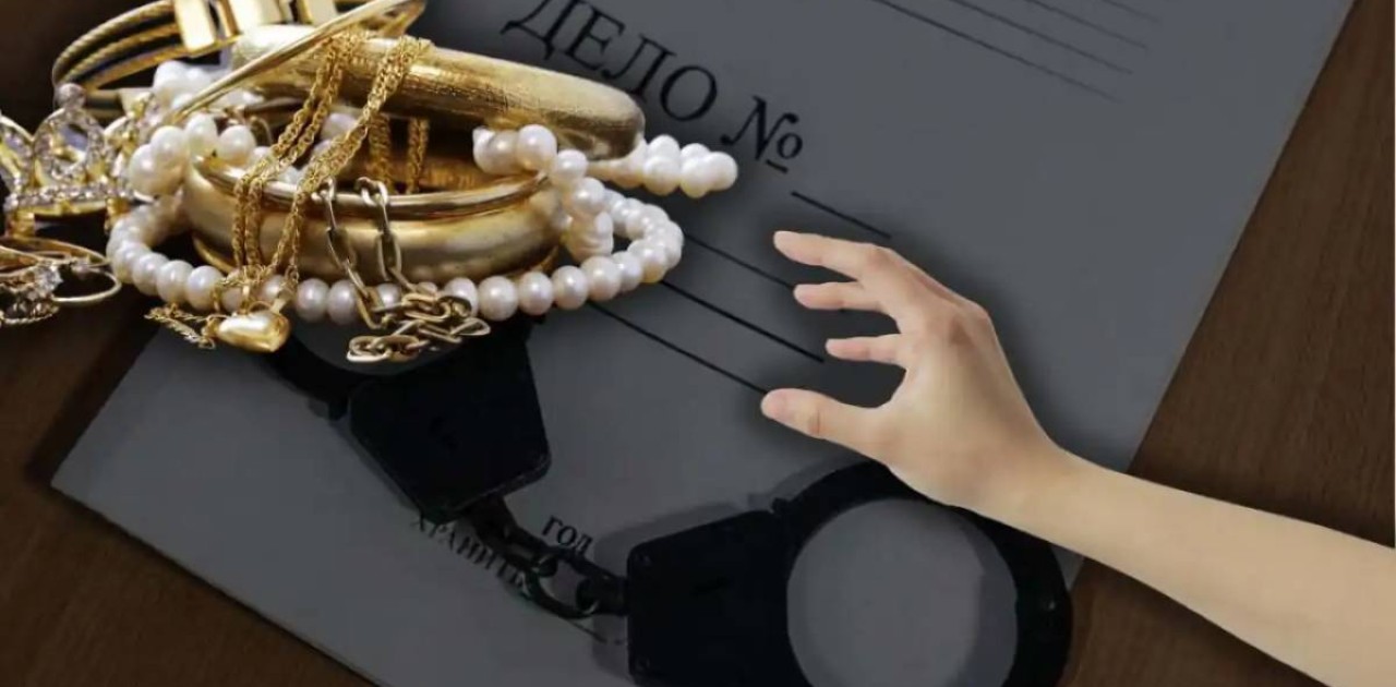 Астанада күтуші әйел жарты млн теңгенің алтын бұйымдарын ұрлаған