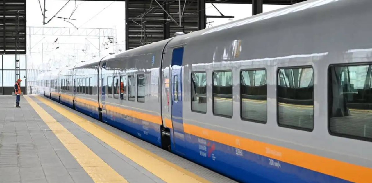 «Қазақстан темір жолы» АҚ басшысы жолаушылардан кешірім сұрады