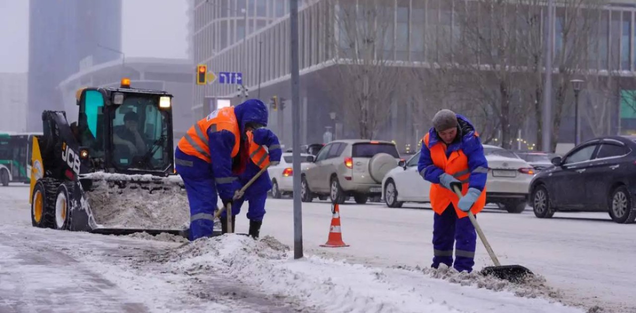 Елордадан бір түнде 30 мың текше метрден астам қар шығарылды