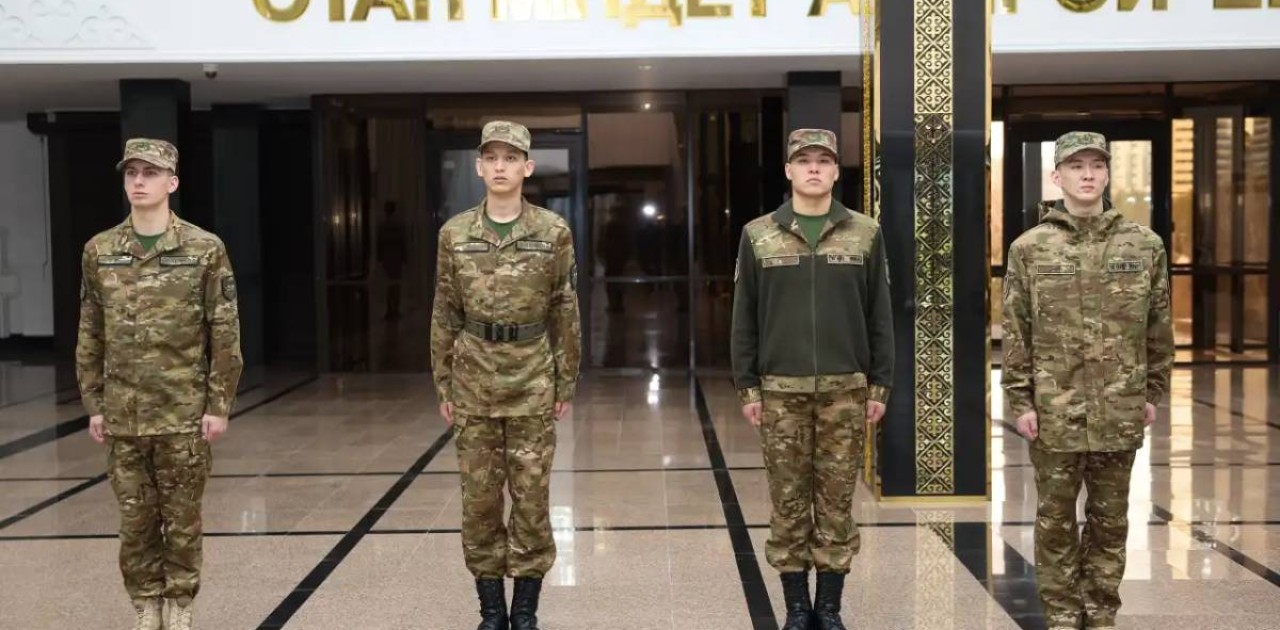 Әскери қызметшілер бірыңғай далалық киім формасына көшті