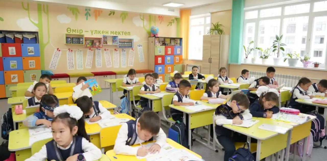 Елордада бірнеше мектептің оқушылары смартфоннан бас тартты