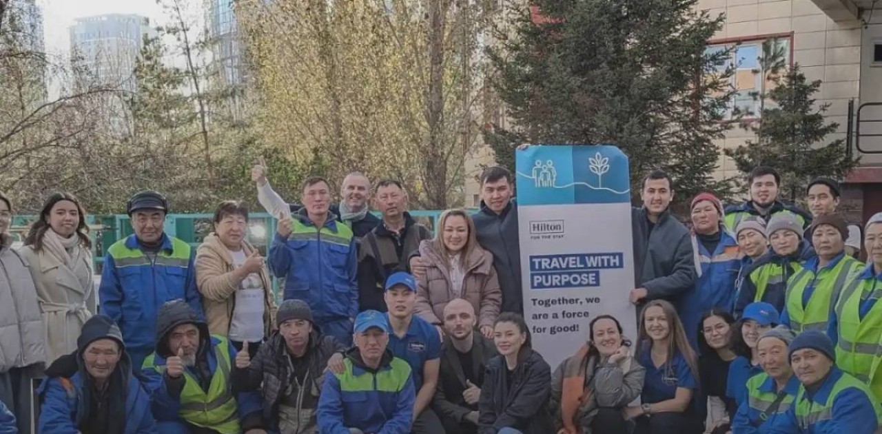 Меценаттар коммуналдық қызметкерлерге түскі ас, тәттілер мен ыстық шай таратты